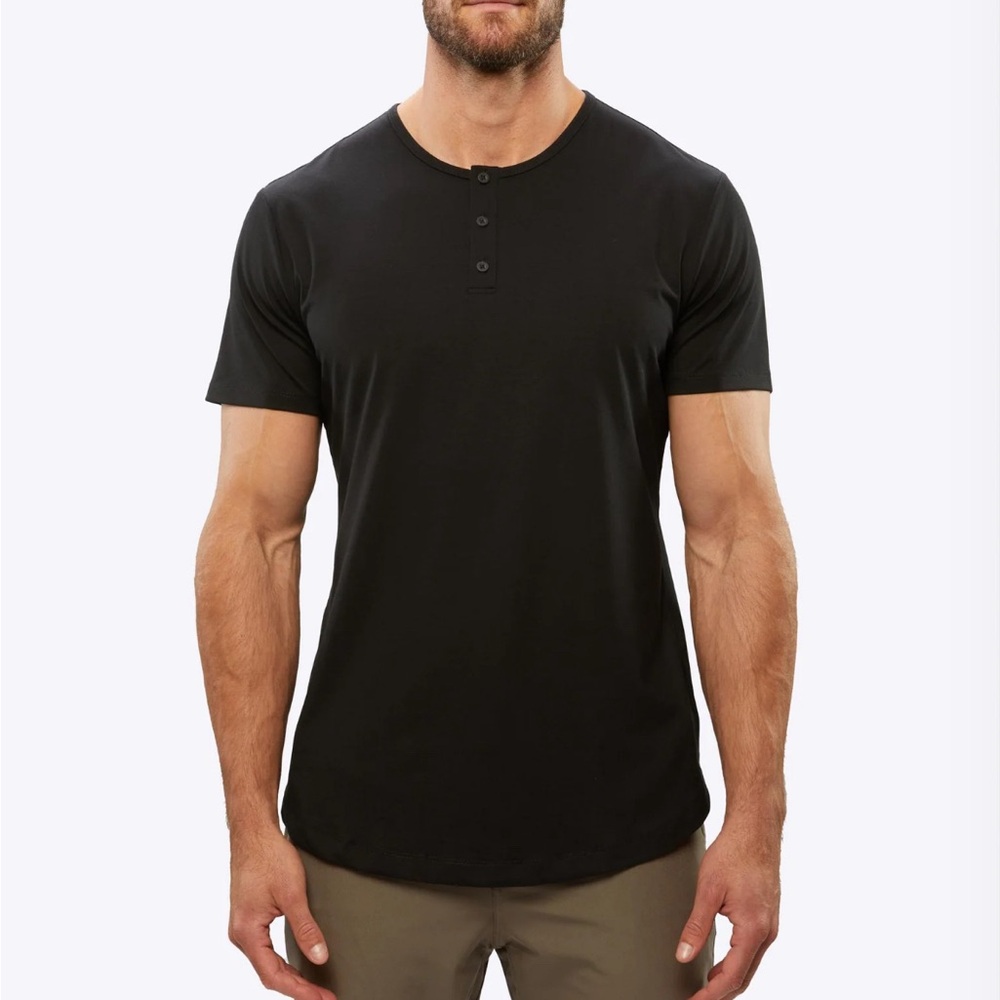 Cuts AO Henley Curve Hem T-shirt